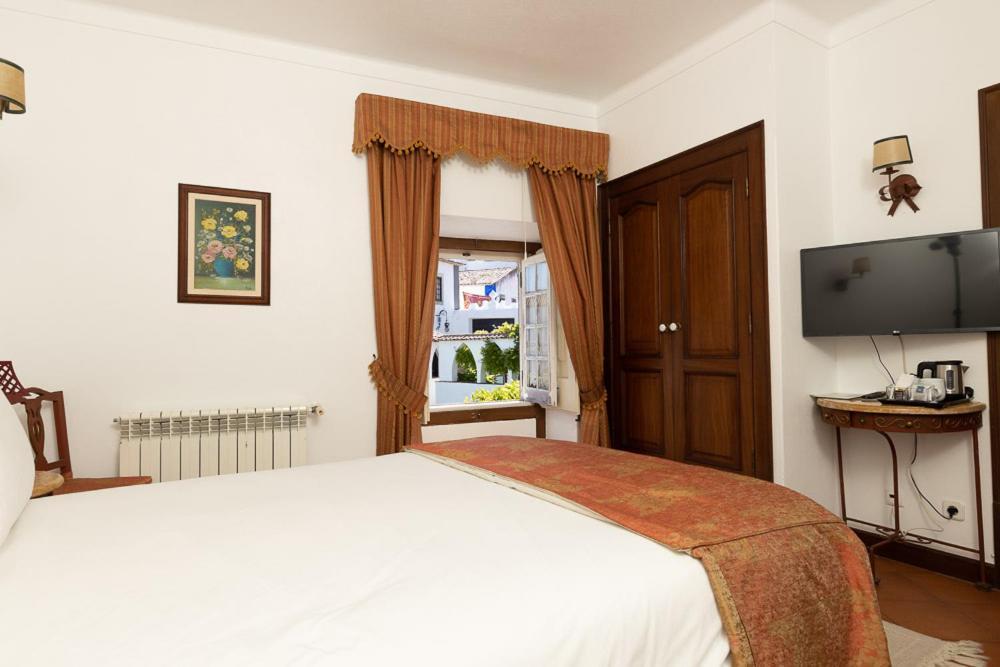 Hotel Casa De S. Thiago Do Castelo à Óbidos Extérieur photo