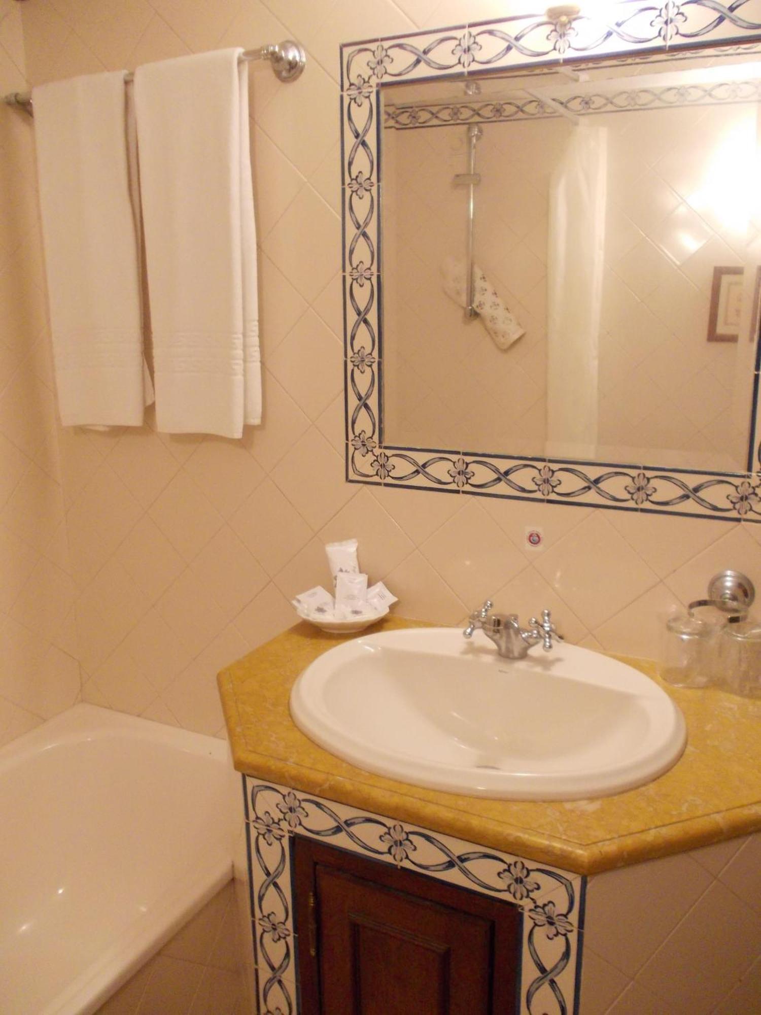 Hotel Casa De S. Thiago Do Castelo à Óbidos Extérieur photo