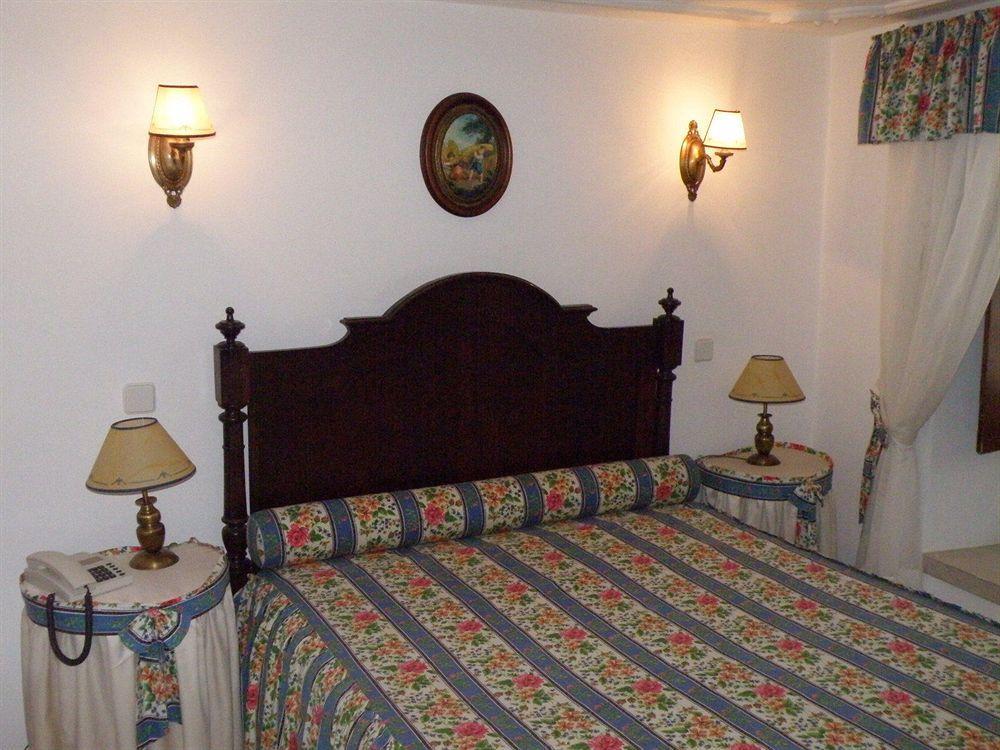 Hotel Casa De S. Thiago Do Castelo à Óbidos Extérieur photo