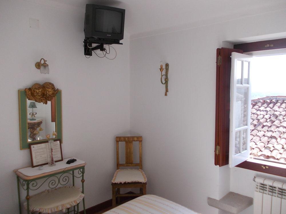 Hotel Casa De S. Thiago Do Castelo à Óbidos Extérieur photo