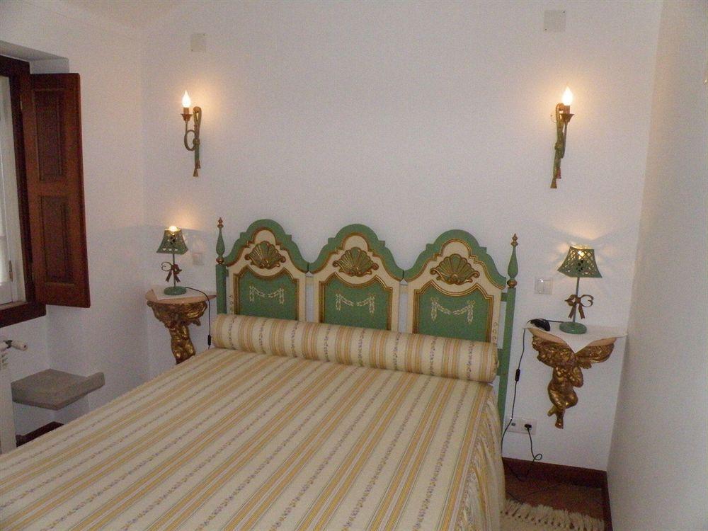 Hotel Casa De S. Thiago Do Castelo à Óbidos Extérieur photo