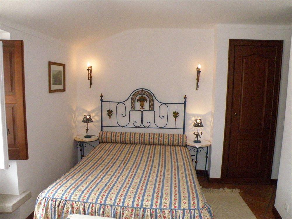 Hotel Casa De S. Thiago Do Castelo à Óbidos Extérieur photo