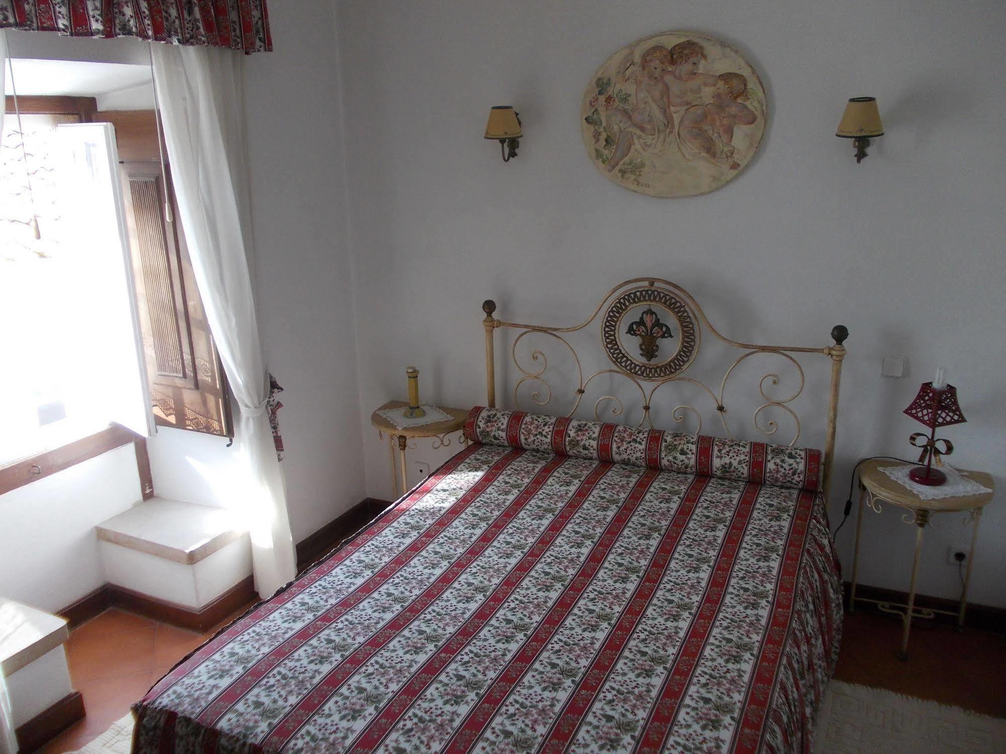 Hotel Casa De S. Thiago Do Castelo à Óbidos Extérieur photo
